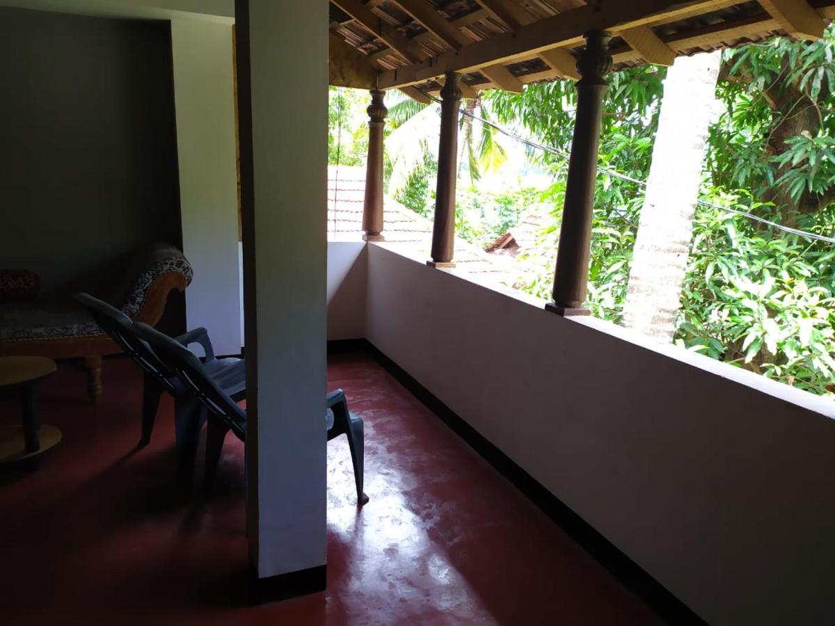 Ambadi's -lake View Homestay *
