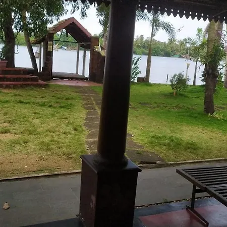 Ambadi'S Villa -Lake View Resort Pallipuram Room photo