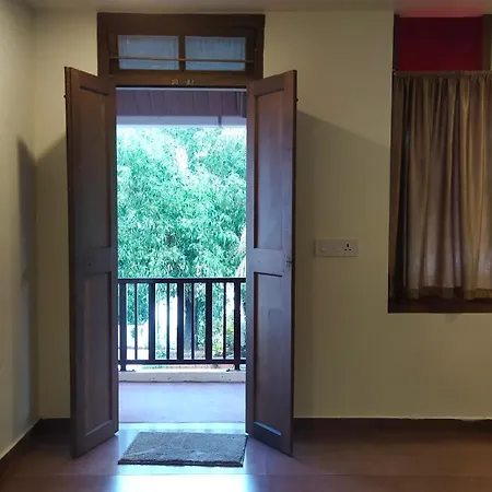 Ambadi'S Villa -Lake View Resort Pallipuram Exterior photo