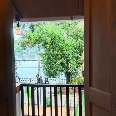 Ambadi'S Villa -Lake View Resort Pallipuram Exterior photo