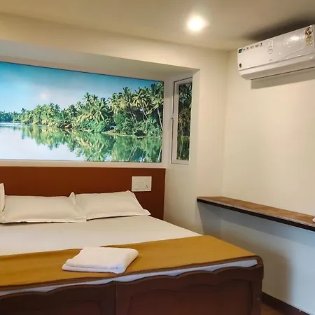 Ambadi'S Villa -Lake View Resort Pallipuram Exterior photo
