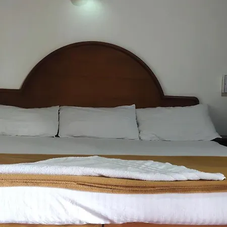 Ambadi'S Villa -Lake View Resort Pallipuram Room photo