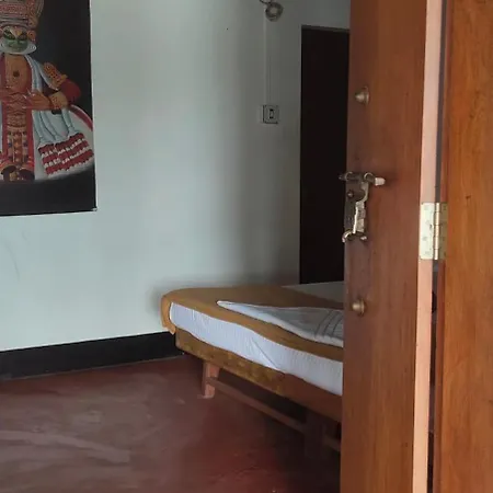 Ambadi'S Villa -Lake View Resort Pallipuram Room photo