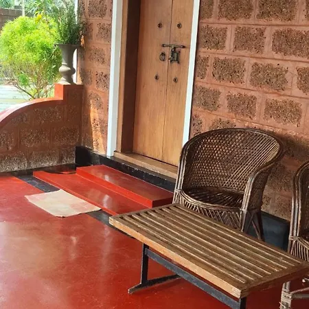 Ambadi'S Villa -Lake View Resort Pallipuram Room photo