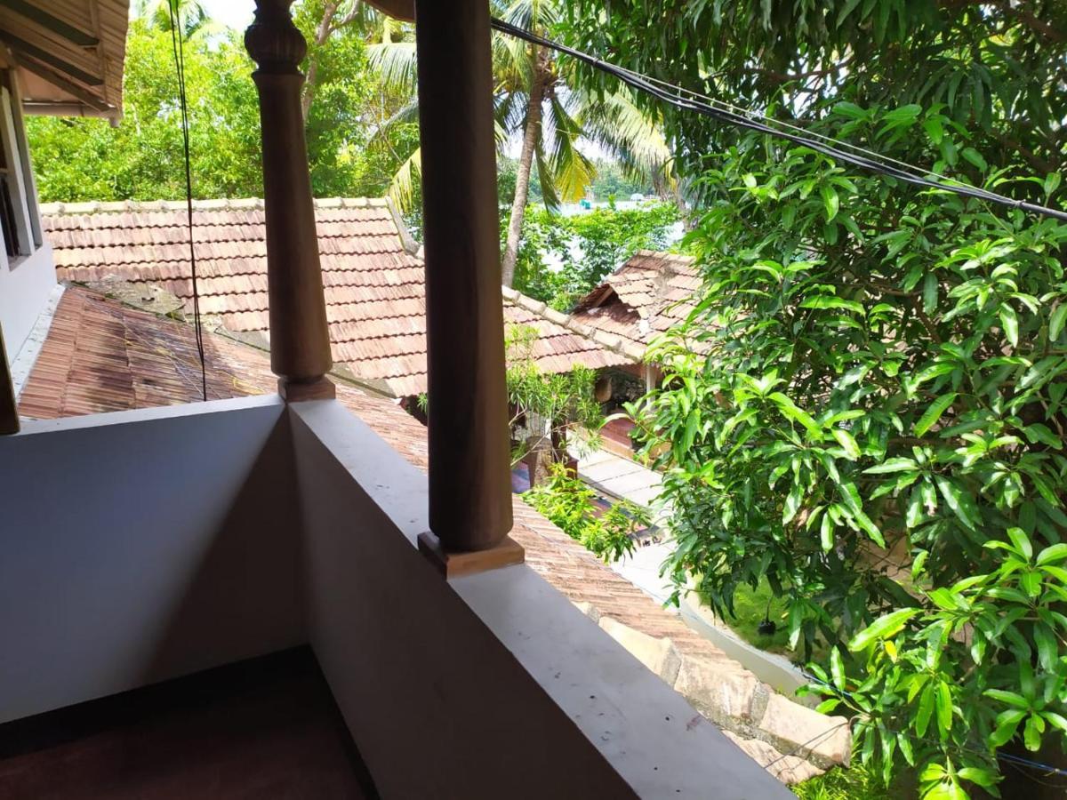 Ambadi's -lake View Homestay Pallipuram