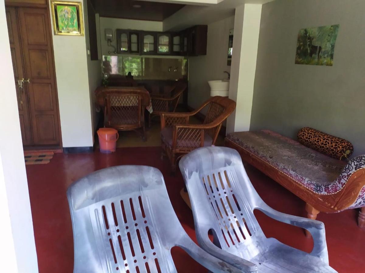 Ambadi's -lake View Homestay *