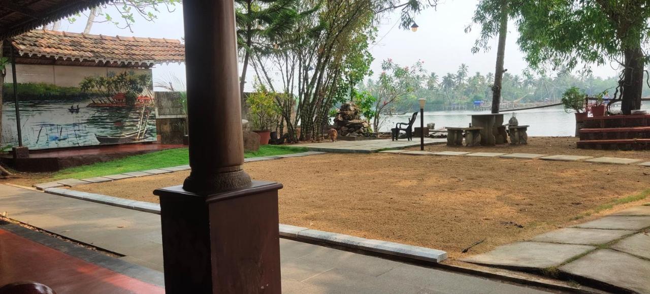 Ambadi's -lake View *