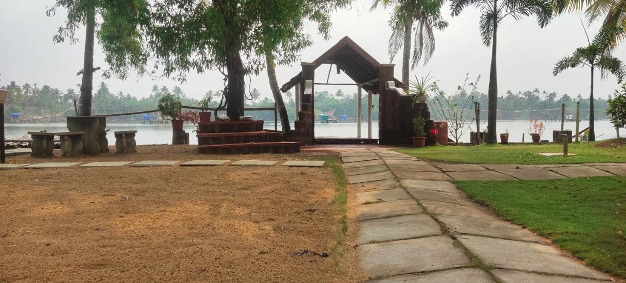 Ambadi's -lake View *