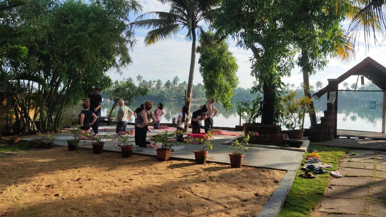 Ambadi's -lake View *