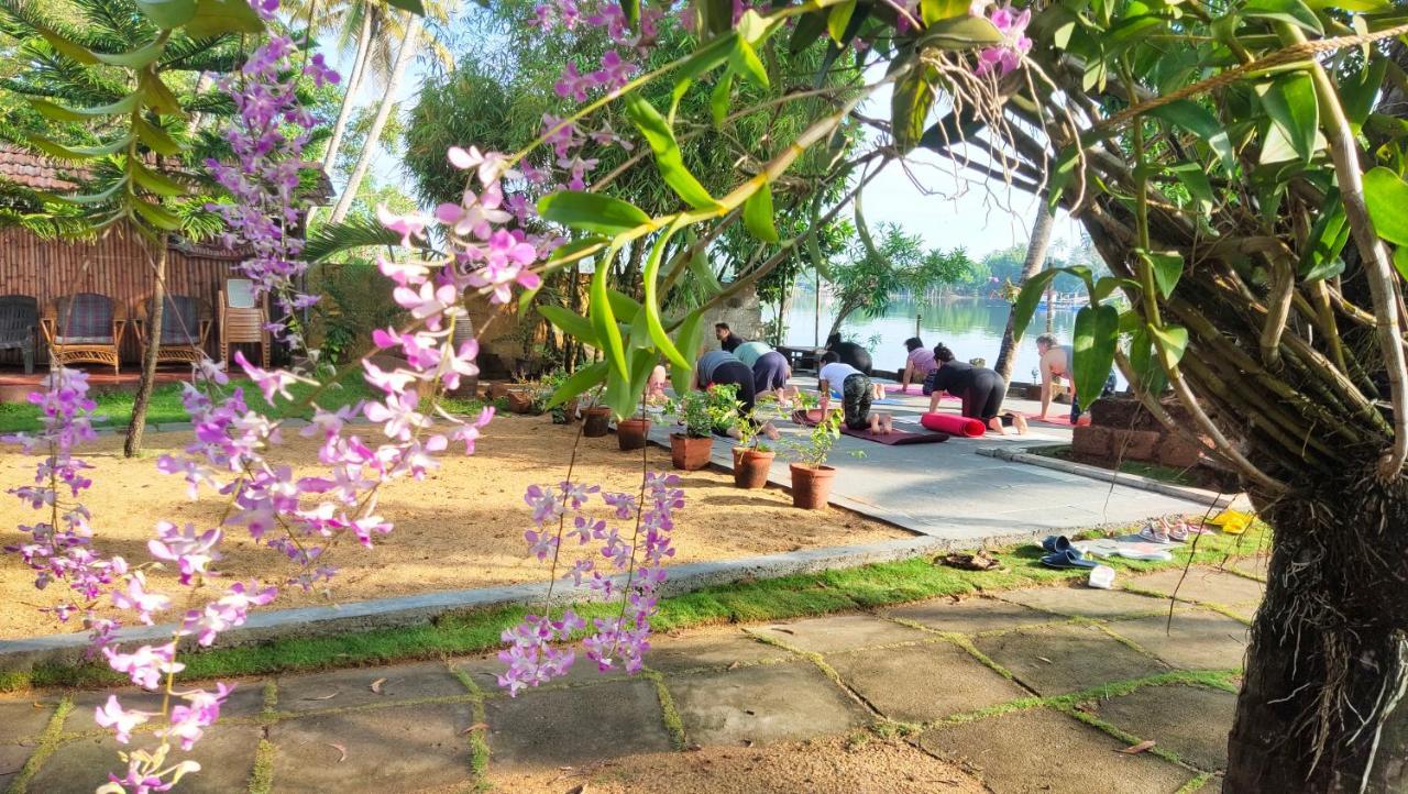 Homestay Ambadi's -lake View