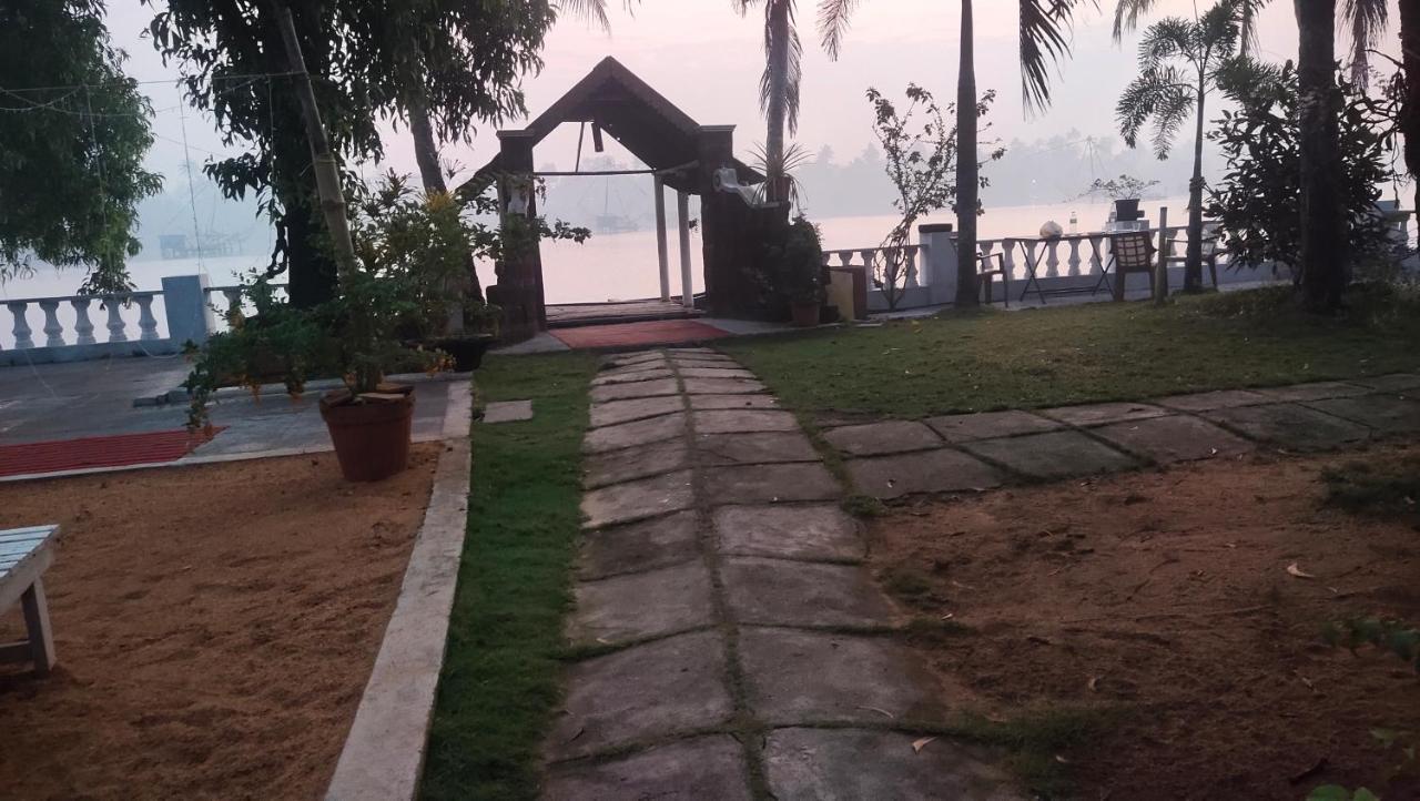Ambadi's -lake View Pallipuram