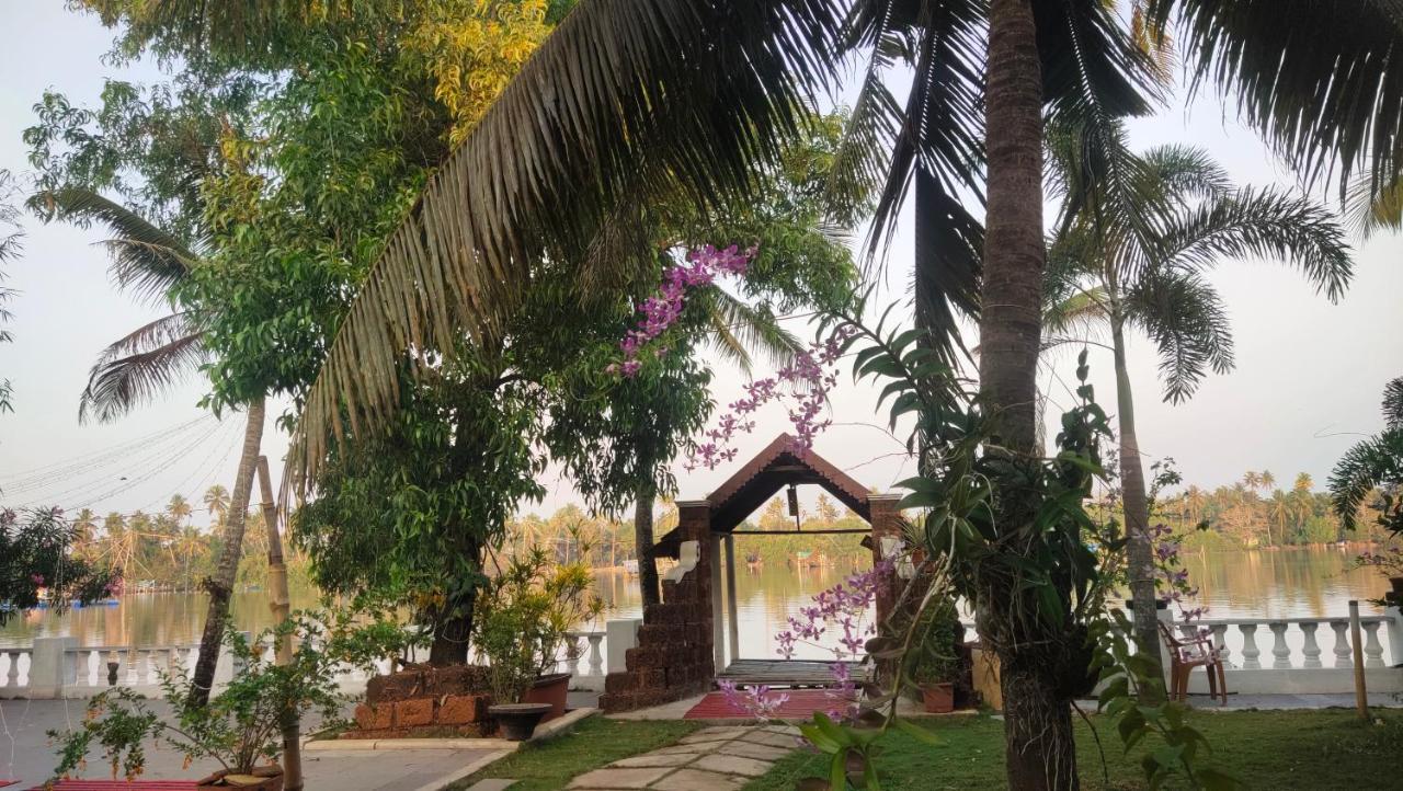 Ambadi's -lake View * Pallipuram