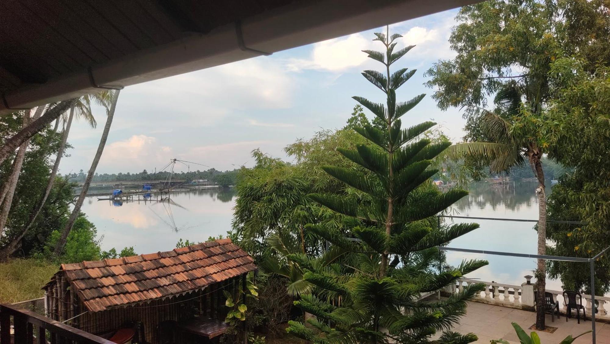 Ambadi's -lake View Homestay *