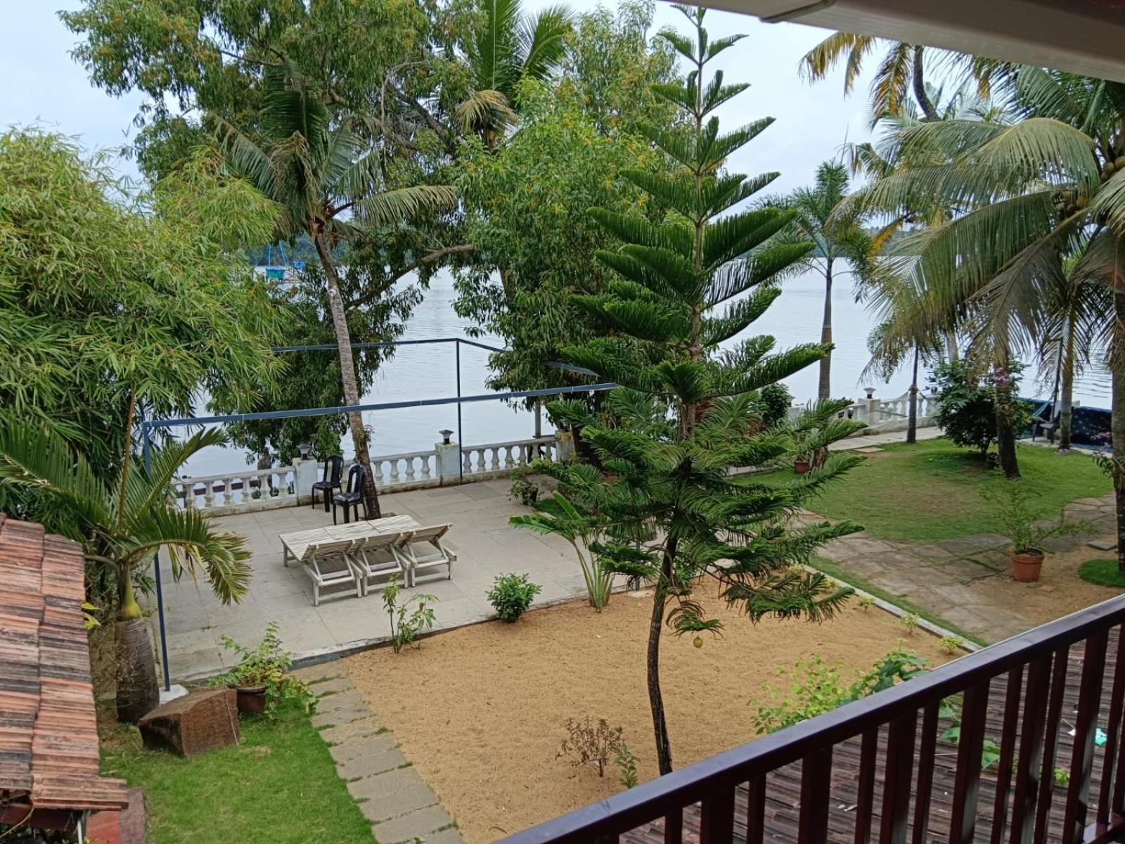 Homestay Ambadi's -lake View Pallipuram