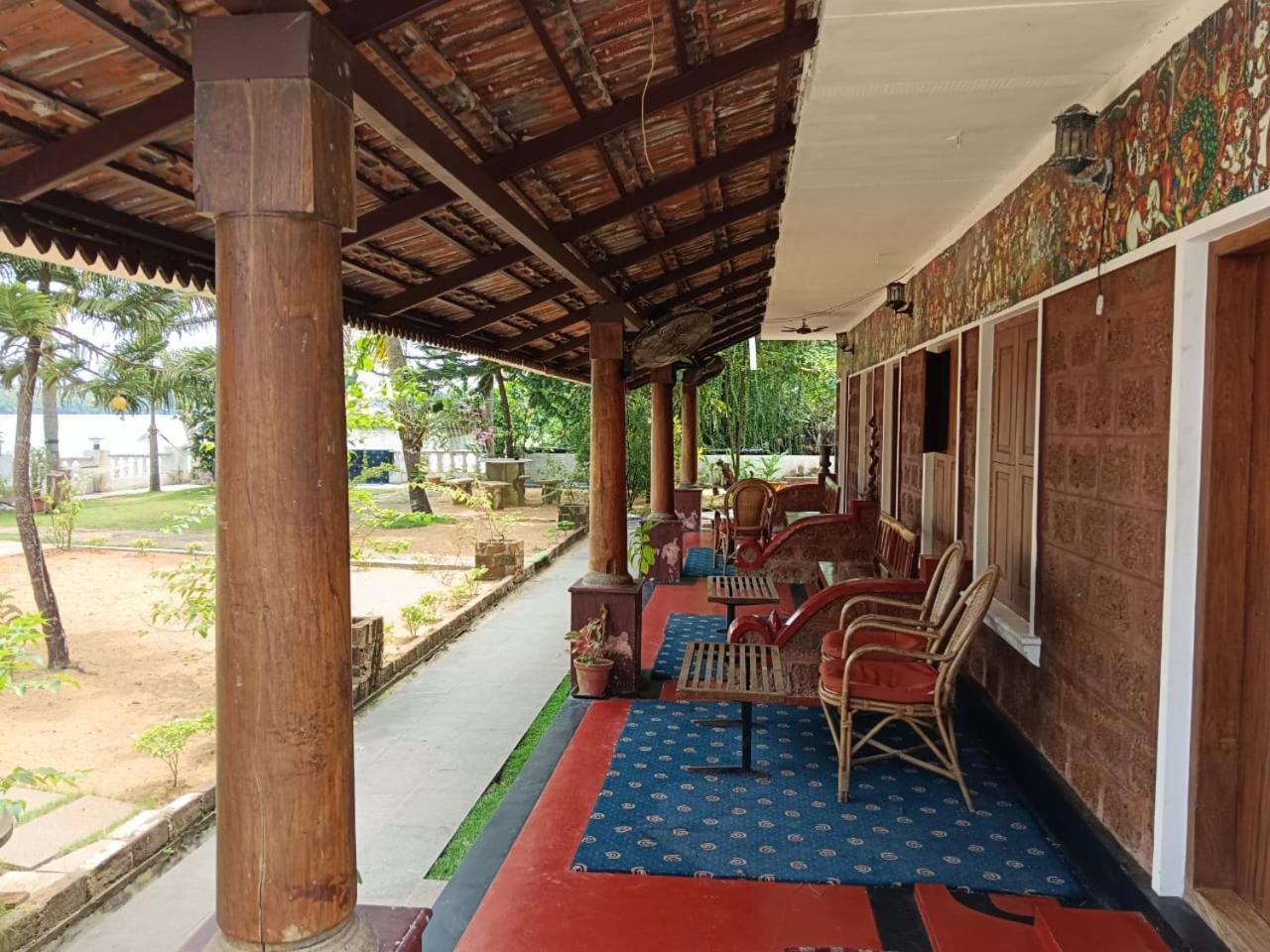 Homestay Ambadi's -lake View