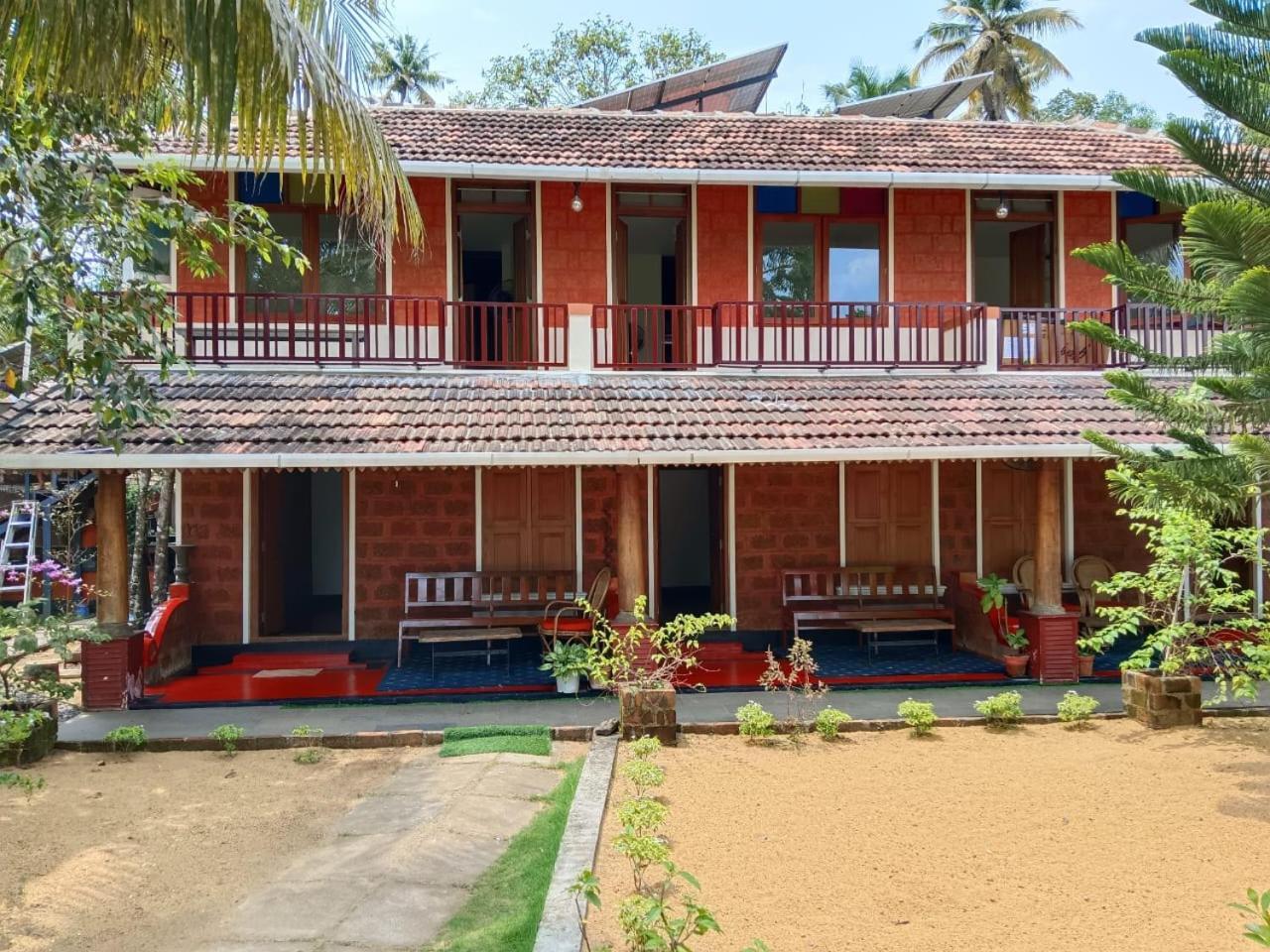 Homestay Ambadi's -lake View Pallipuram