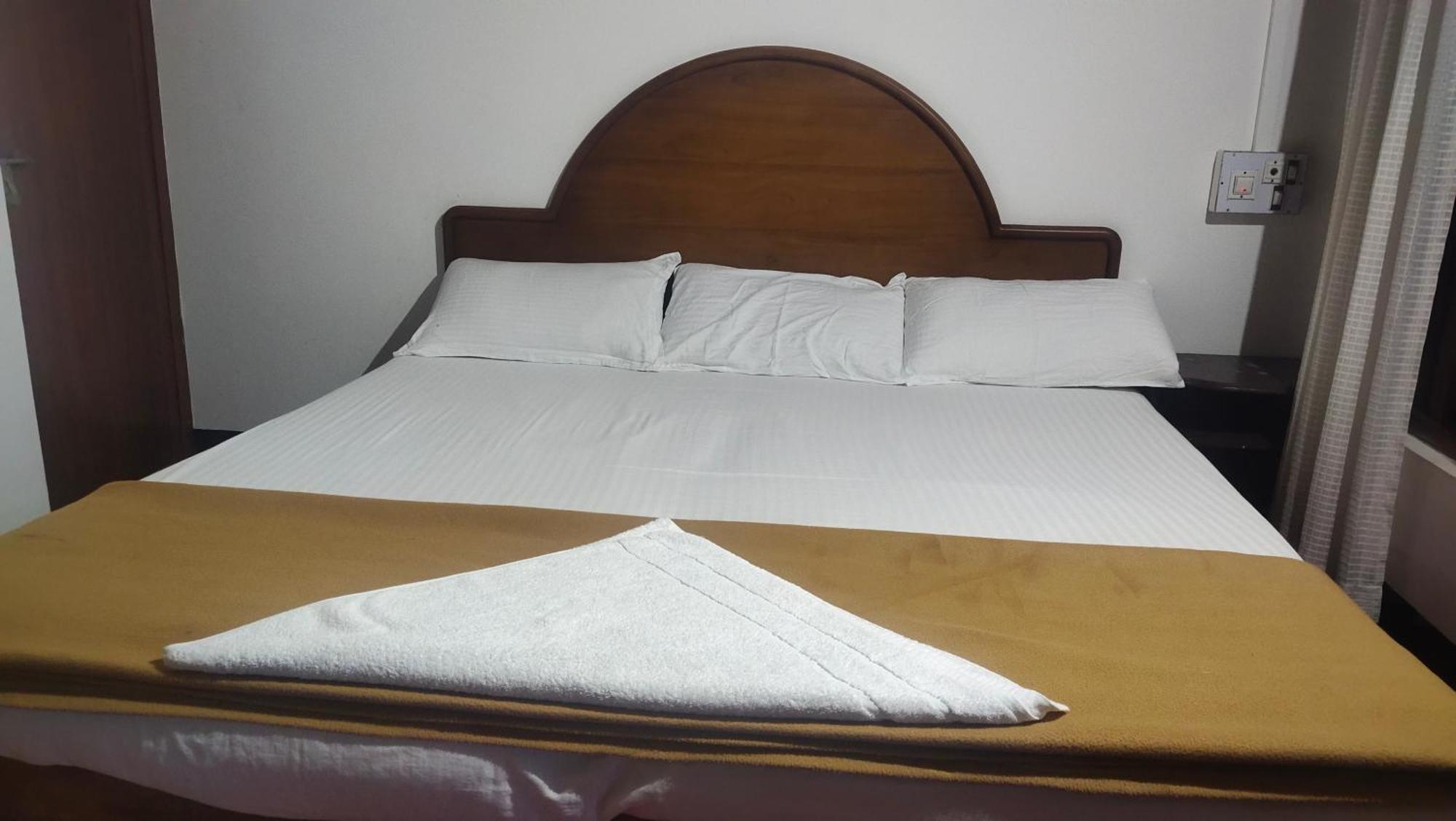 Ambadi's -lake View Homestay *