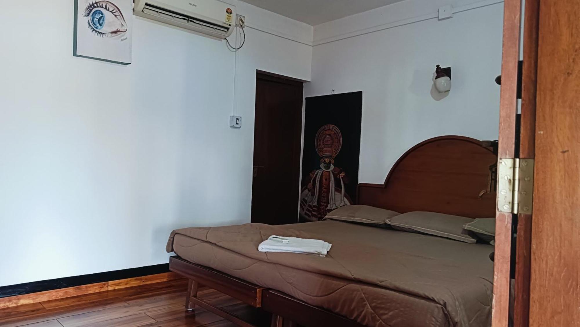 Homestay Ambadi's -lake View *
