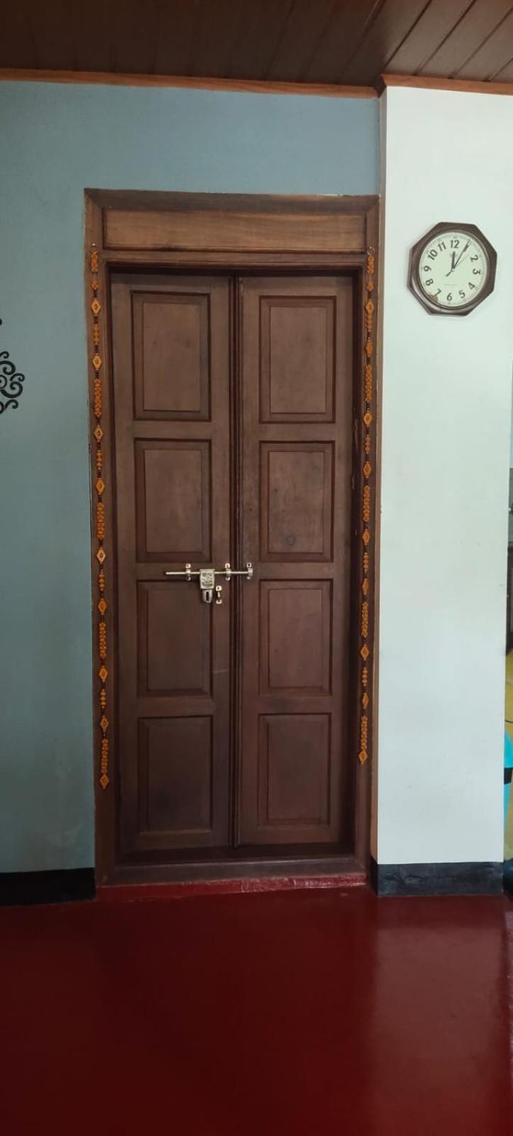 Ambadi's -lake View Homestay *