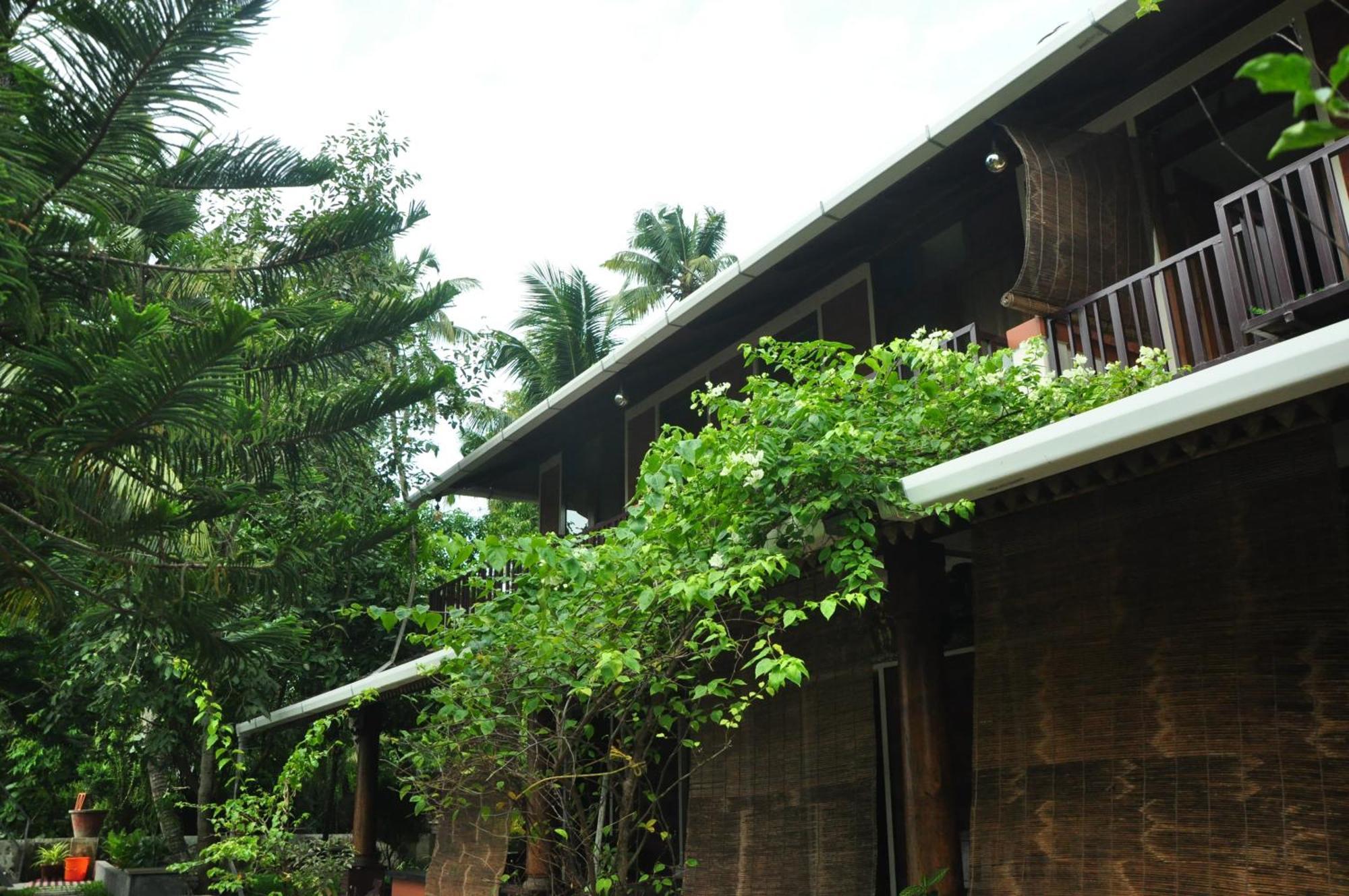 Ambadi's -lake View Homestay *