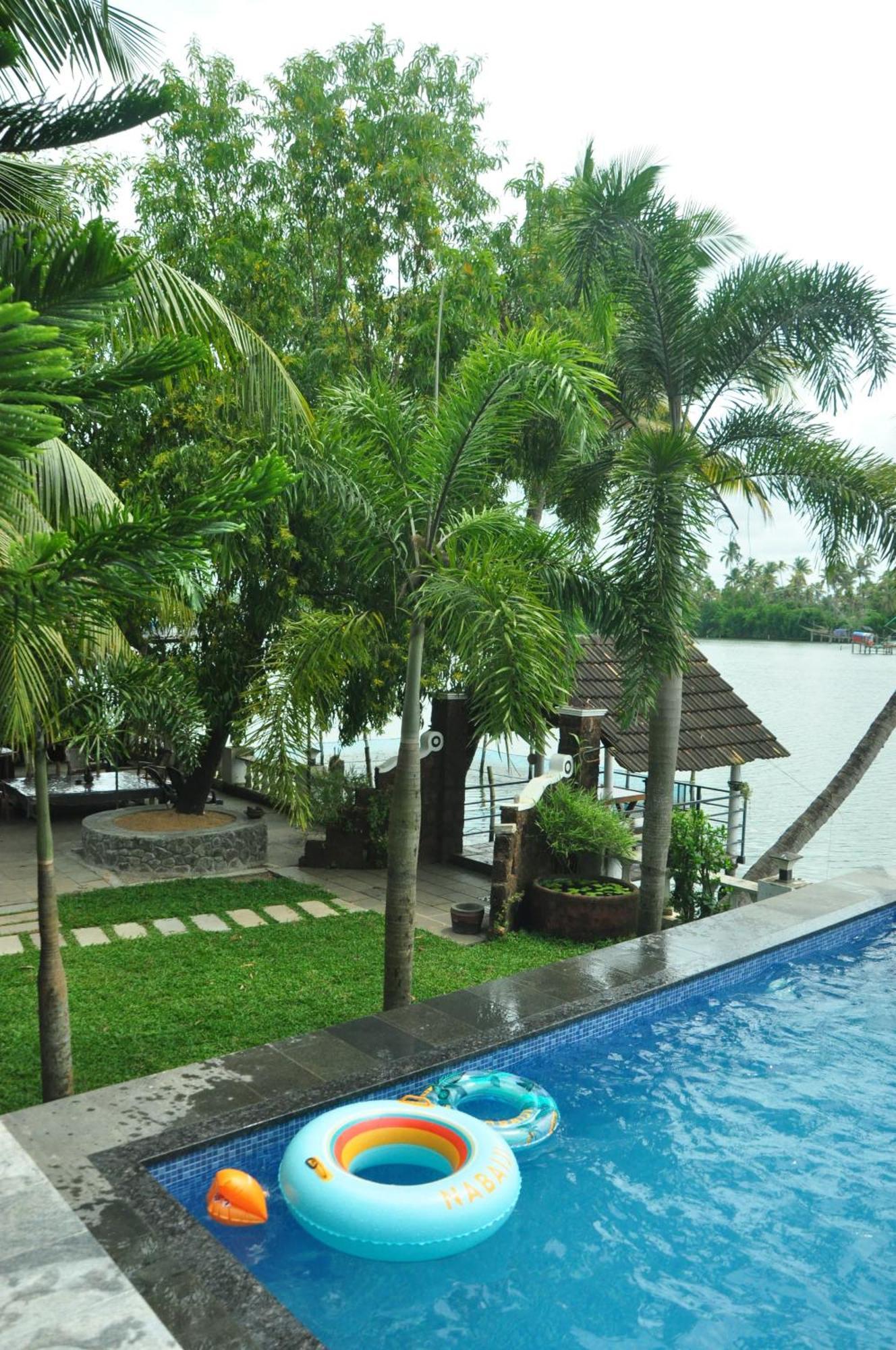 Ambadi's -lake View Homestay Pallipuram